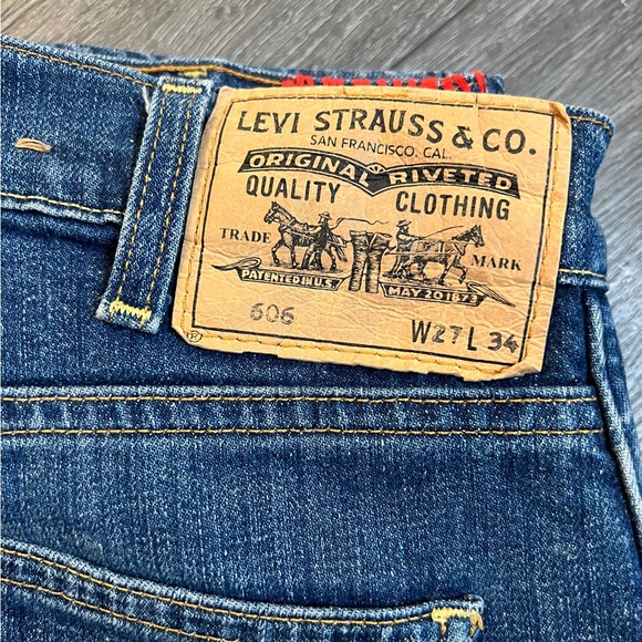 SOLD - LEVI'S VINTAGE CLOTHING - 1966 606 JEANS - 27 - Medium wash, red stitch - Picture 10 of 16